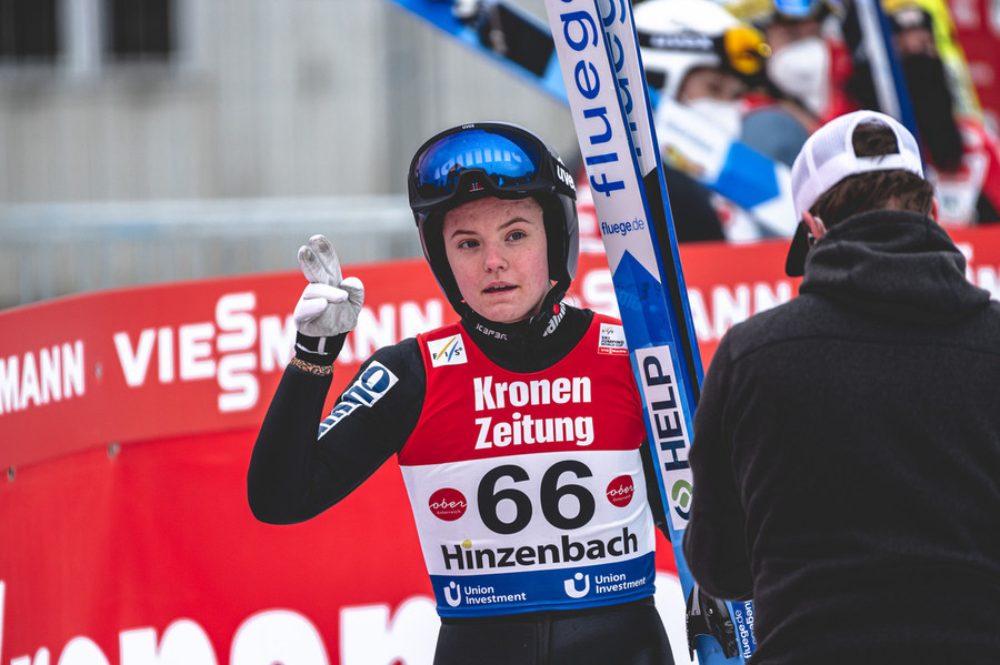 Salto con gli sci - Kvandal vince la qualificazione a Trondheim: tutte le azzurre superano il taglio