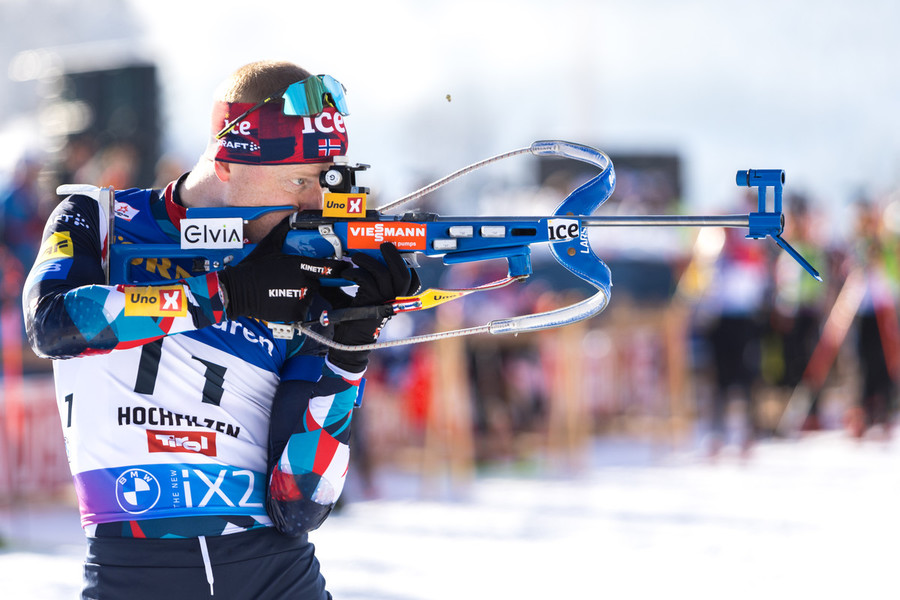 Biathlon – Tripletta norvegese, Johannes Boe conquista il secondo inseguimento della stagione. Bionaz migliore italiano 16°, tutti gli azzurri a punti!