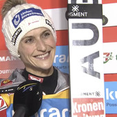 Salto con gli sci – Eva Pinkelnig si riconferma la più forte a Hinzenbach. Annika Sieff chiude 24°