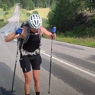 Più di 1000 km in 21 giorni e 9 kg di zaino sulle spalle: quando una ragazza svedese decide di attraversare la Finlandia con gli skiroll