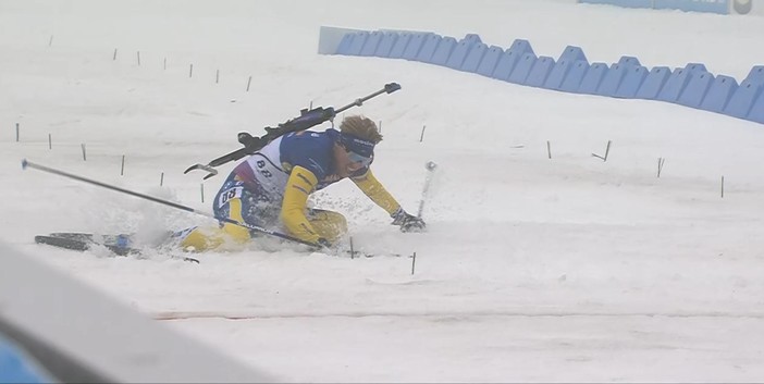 Biathlon - Brandt crolla prima del traguardo ma la prende con ironia: &quot;Non mi sono mai sentito così male, nemmeno con l'odore di birra e ciambelle sul percorso&quot;