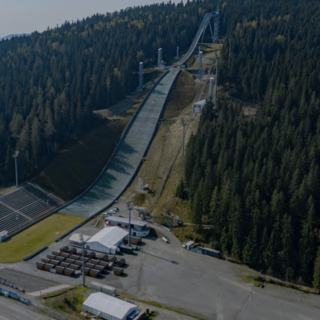 Salto con gli sci - Nel febbraio 2024, lo stadio del trampolino di Klingenthal sarà trasformato in un'arena di hockey
