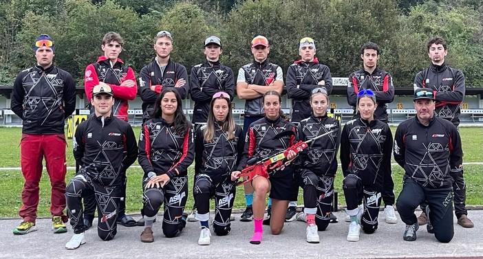 In foto: la squadra di biathlon dell'ASIVA