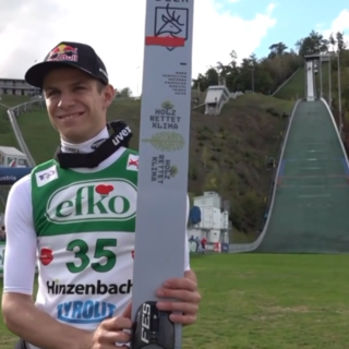 Salto con gli sci - Wellinger vince e rovina la festa agli austriaci a Hinzenbach. Che rimonta Insam, è decimo!